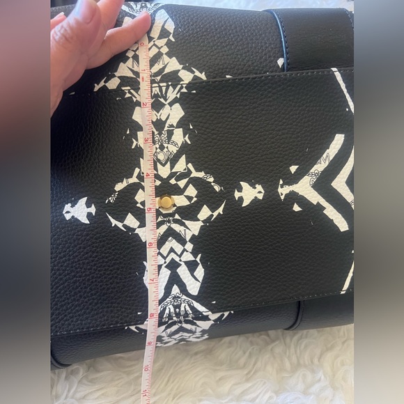 MCM FUNKY ZEBRA WEEKENDER TRAVEL BAG - Picture 14 of 16